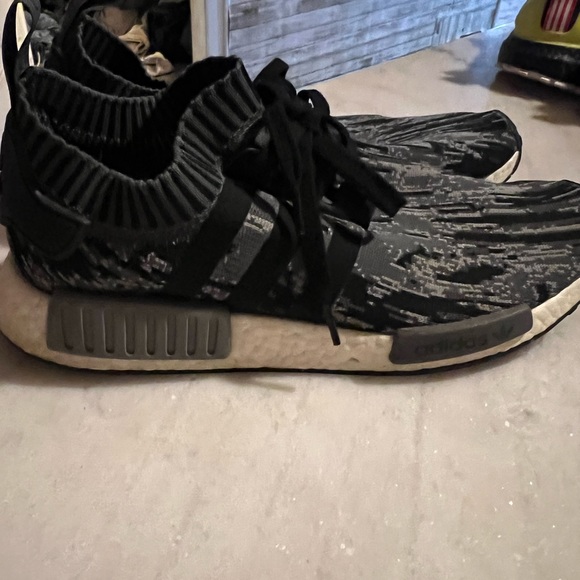 Adidas NMD R1 - Picture 2 of 3